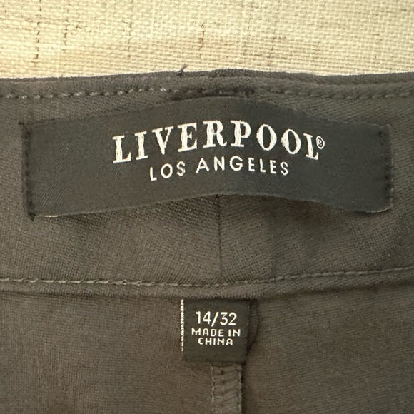 Liverpool Kelsey Bermuda Trouser Knit Black Size - Picture 5 of 11